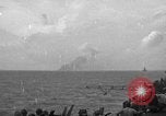 Immagine di La masterizzazione di USS Princeton visto da di USS Essex Oceano Pacifico, 1944, secondo 20 filmato di repertorio 65675072895