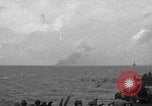 Immagine di La masterizzazione di USS Princeton visto da di USS Essex Oceano Pacifico, 1944, secondo 21 filmato di repertorio 65675072895