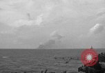 Immagine di La masterizzazione di USS Princeton visto da di USS Essex Oceano Pacifico, 1944, secondo 22 filmato di repertorio 65675072895