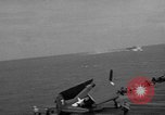 Immagine di La masterizzazione di USS Princeton visto da di USS Essex Oceano Pacifico, 1944, secondo 27 filmato di repertorio 65675072895