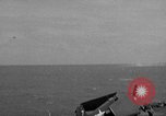Immagine di La masterizzazione di USS Princeton visto da di USS Essex Oceano Pacifico, 1944, secondo 32 filmato di repertorio 65675072895