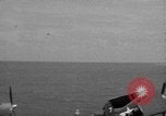 Immagine di La masterizzazione di USS Princeton visto da di USS Essex Oceano Pacifico, 1944, secondo 34 filmato di repertorio 65675072895