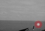 Immagine di La masterizzazione di USS Princeton visto da di USS Essex Oceano Pacifico, 1944, secondo 35 filmato di repertorio 65675072895