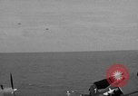 Immagine di La masterizzazione di USS Princeton visto da di USS Essex Oceano Pacifico, 1944, secondo 36 filmato di repertorio 65675072895