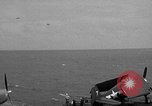 Immagine di La masterizzazione di USS Princeton visto da di USS Essex Oceano Pacifico, 1944, secondo 37 filmato di repertorio 65675072895