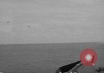 Immagine di La masterizzazione di USS Princeton visto da di USS Essex Oceano Pacifico, 1944, secondo 38 filmato di repertorio 65675072895