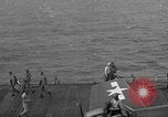 Immagine di La masterizzazione di USS Princeton visto da di USS Essex Oceano Pacifico, 1944, secondo 44 filmato di repertorio 65675072895