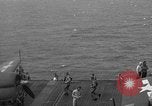 Immagine di La masterizzazione di USS Princeton visto da di USS Essex Oceano Pacifico, 1944, secondo 47 filmato di repertorio 65675072895