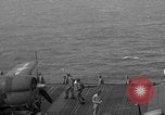 Immagine di La masterizzazione di USS Princeton visto da di USS Essex Oceano Pacifico, 1944, secondo 48 filmato di repertorio 65675072895