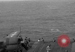 Immagine di La masterizzazione di USS Princeton visto da di USS Essex Oceano Pacifico, 1944, secondo 49 filmato di repertorio 65675072895