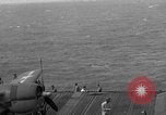 Immagine di La masterizzazione di USS Princeton visto da di USS Essex Oceano Pacifico, 1944, secondo 50 filmato di repertorio 65675072895