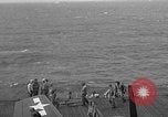 Immagine di La masterizzazione di USS Princeton visto da di USS Essex Oceano Pacifico, 1944, secondo 54 filmato di repertorio 65675072895