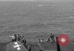 Immagine di La masterizzazione di USS Princeton visto da di USS Essex Oceano Pacifico, 1944, secondo 57 filmato di repertorio 65675072895