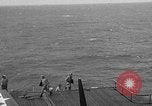 Immagine di La masterizzazione di USS Princeton visto da di USS Essex Oceano Pacifico, 1944, secondo 59 filmato di repertorio 65675072895