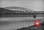 Immagine di Ludendorff Bridge Remagen Germania, 1945, secondo 5 filmato di repertorio 65675072903