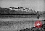 Immagine di Ludendorff Bridge Remagen Germania, 1945, secondo 6 filmato di repertorio 65675072903