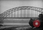 Immagine di Ludendorff Bridge Remagen Germania, 1945, secondo 14 filmato di repertorio 65675072903