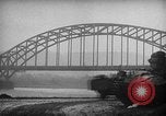 Immagine di Ludendorff Bridge Remagen Germania, 1945, secondo 16 filmato di repertorio 65675072903