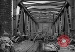 Immagine di Ludendorff Bridge Remagen Germania, 1945, secondo 34 filmato di repertorio 65675072903