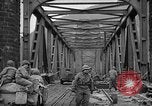 Immagine di Ludendorff Bridge Remagen Germania, 1945, secondo 35 filmato di repertorio 65675072903