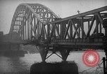 Immagine di Ludendorff Bridge Remagen Germania, 1945, secondo 46 filmato di repertorio 65675072903