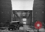 Immagine di Ludendorff Bridge Remagen Germania, 1945, secondo 52 filmato di repertorio 65675072903
