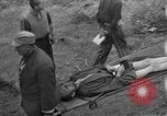 Image atrocité victimes Allemagne, 1945, de la seconde 22 séquences d'archives historiques vidéo 65675072906