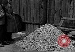 Standbild Konzentrationslager Buchenwald Deutschland, 1945, aus Sekunde 15 historischem Filmmaterial Videoclip 65675072908