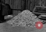Standbild Konzentrationslager Buchenwald Deutschland, 1945, aus Sekunde 18 historischem Filmmaterial Videoclip 65675072908