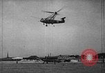 Immagine di Fa 223 elicottero Germania, 1942, secondo 10 filmato di repertorio 65675072917