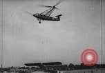 Immagine di Fa 223 elicottero Germania, 1942, secondo 35 filmato di repertorio 65675072917