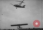 Immagine di Fa 223 elicottero Germania, 1942, secondo 37 filmato di repertorio 65675072917