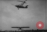 Immagine di Fa 223 elicottero Germania, 1942, secondo 41 filmato di repertorio 65675072917