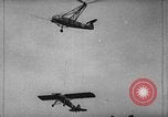 Immagine di Fa 223 elicottero Germania, 1942, secondo 44 filmato di repertorio 65675072917