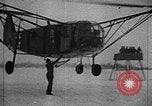 Immagine di Fa 223 elicottero Germania, 1942, secondo 41 filmato di repertorio 65675072918