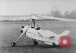Standbild Prototyp C30 (G-ACFI) wingless Cierva autogiro London England, 1934, aus Sekunde 62 historischem Filmmaterial Videoclip 65675072920