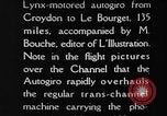 Standbild Cierva Tragschrauber Croydon London England, 1928, aus Sekunde 14 historischem Filmmaterial Videoclip 65675072956