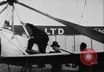 Standbild Cierva Tragschrauber Croydon London England, 1928, aus Sekunde 29 historischem Filmmaterial Videoclip 65675072956
