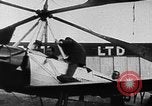 Standbild Cierva Tragschrauber Croydon London England, 1928, aus Sekunde 37 historischem Filmmaterial Videoclip 65675072956