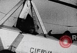 Standbild Cierva Tragschrauber Croydon London England, 1928, aus Sekunde 43 historischem Filmmaterial Videoclip 65675072956