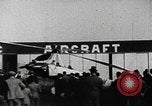 Standbild Cierva Tragschrauber Croydon London England, 1928, aus Sekunde 47 historischem Filmmaterial Videoclip 65675072956