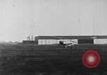Standbild Cierva Tragschrauber Croydon London England, 1928, aus Sekunde 51 historischem Filmmaterial Videoclip 65675072956
