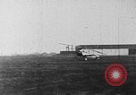 Standbild Cierva Tragschrauber Croydon London England, 1928, aus Sekunde 52 historischem Filmmaterial Videoclip 65675072956