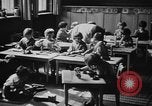 Standbild Maria Montessori Berlin Deutschland, 1931, aus Sekunde 28 historischem Filmmaterial Videoclip 65675072972