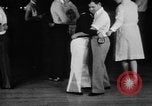 Immagine di Endurance concorso di ballo Chicago Illinois USA, 1931, secondo 39 filmato di repertorio 65675072975