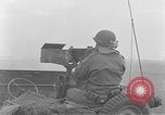 Image des soldats des États-Unis 4e régiment de cavalerie entrez Erftwerk factory Grevenbroich Allemagne, 1945, de la seconde 42 séquences d'archives historiques vidéo 65675072983