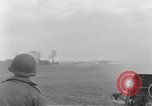 Image des soldats des États-Unis 4e régiment de cavalerie entrez Erftwerk factory Grevenbroich Allemagne, 1945, de la seconde 46 séquences d'archives historiques vidéo 65675072983