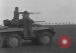 Image des soldats des États-Unis 4e régiment de cavalerie entrez Erftwerk factory Grevenbroich Allemagne, 1945, de la seconde 57 séquences d'archives historiques vidéo 65675072983