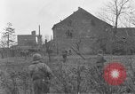 Image US Army Erftwerk 4e troupes de cavalerie entrez factory Grevenbroich Allemagne, 1945, de la seconde 3 séquences d'archives historiques vidéo 65675072984