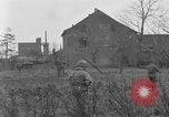 Image US Army Erftwerk 4e troupes de cavalerie entrez factory Grevenbroich Allemagne, 1945, de la seconde 5 séquences d'archives historiques vidéo 65675072984